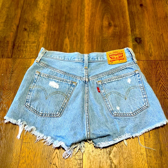 Levi’s high rise 501 shorts, size 26 - Picture 2 of 2